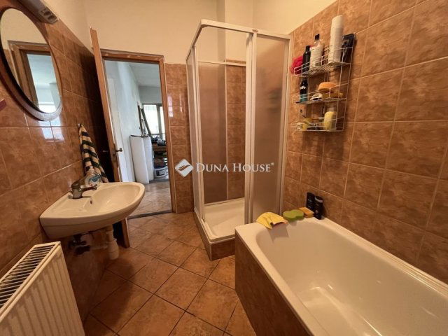 Eladó családi ház, Veszprémben 150 M Ft, 4 szobás