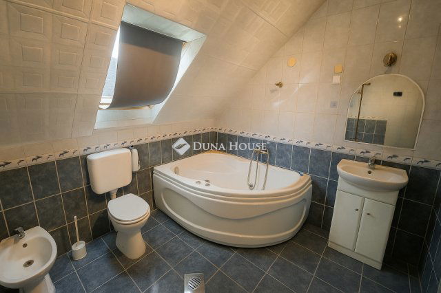 Eladó családi ház, Tápiószecsőn 82.9 M Ft, 4 szobás