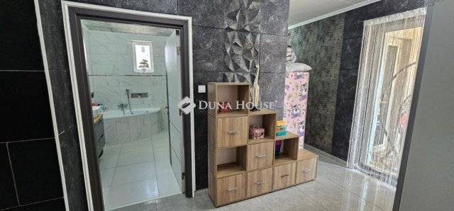 Eladó családi ház, Tápiószecsőn 57.9 M Ft, 3 szobás