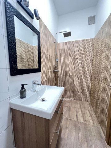 Eladó téglalakás, Budapesten, VI. kerületben 51 M Ft, 1 szobás