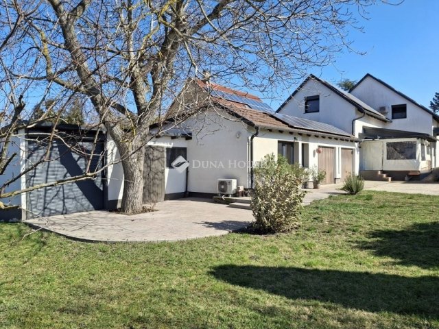 Eladó családi ház, Velencén 179 M Ft, 6 szobás