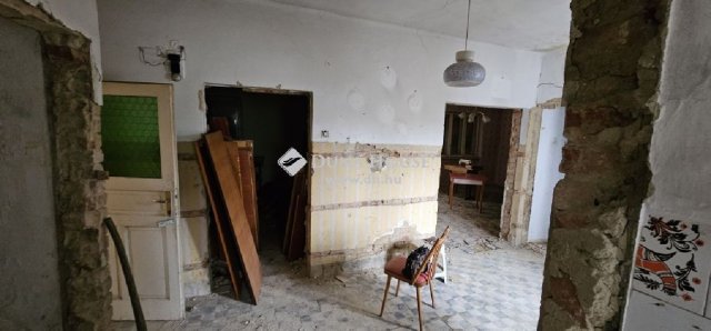 Eladó családi ház, Szombathelyen 35 M Ft, 2 szobás