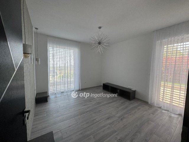 Kiadó családi ház, albérlet, Budaörsön 2000 E Ft / hó