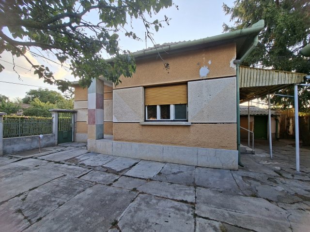 Eladó családi ház, Szolnokon 17.6 M Ft, 2 szobás
