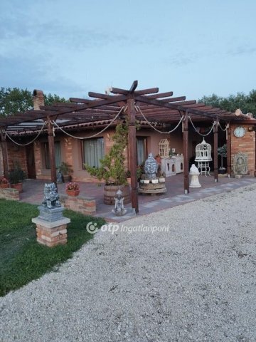 Eladó nyaraló, Szarvason 149.9 M Ft, 4 szobás