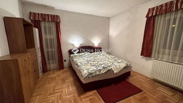 Eladó családi ház, Budapesten, II. kerületben 250 M Ft, 9 szobás