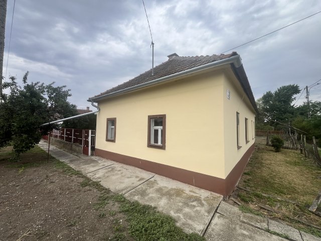 Eladó családi ház, Sarkadon 4.9 M Ft, 2 szobás