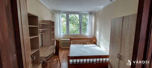 Kiadó panellakás, albérlet, Debrecenben 220 E Ft / hó, 3 szobás