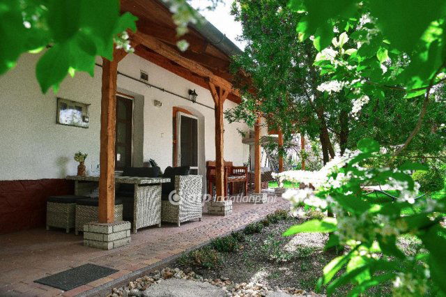 Eladó családi ház, Poroszlón 42 M Ft, 3 szobás