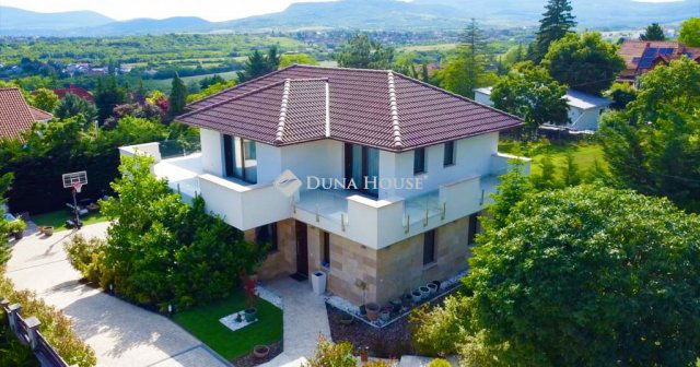 Eladó családi ház, Szentendrén 395.9 M Ft, 5 szobás