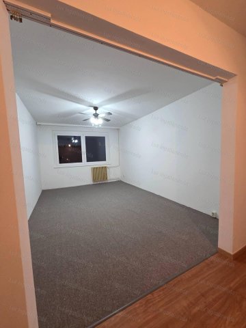 Eladó panellakás, Oroszlányban 31.2 M Ft, 2 szobás