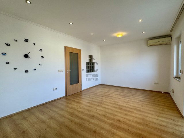 Eladó téglalakás, Szekszárdon 28.5 M Ft, 1 szobás