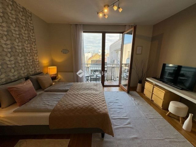 Eladó téglalakás, Budapesten, VI. kerületben 80 M Ft, 1 szobás