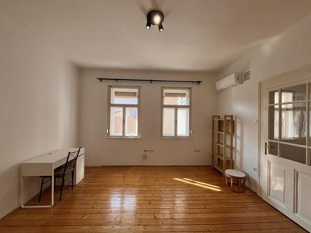 Eladó családi ház, Budapesten, III. kerületben 92.9 M Ft