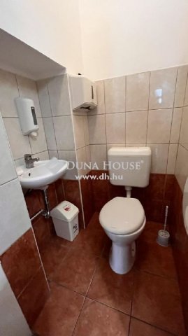 Eladó téglalakás, Szombathelyen 69 M Ft, 4 szobás