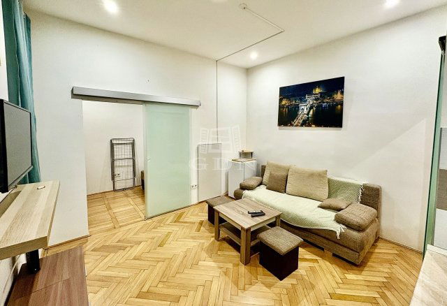 Eladó téglalakás, Budapesten, V. kerületben 51.99 M Ft