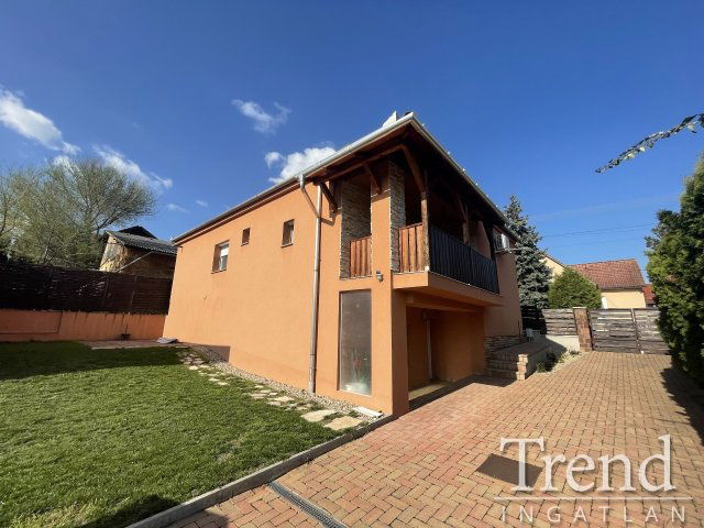 Eladó családi ház, Dunaújvárosban 89.9 M Ft, 3 szobás