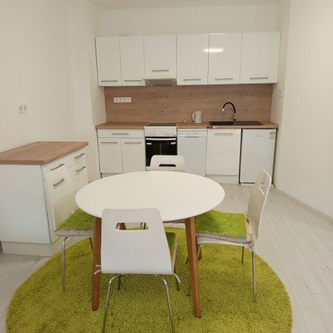 Kiadó téglalakás, albérlet, Szolnokon 190 E Ft / hó, 3 szobás