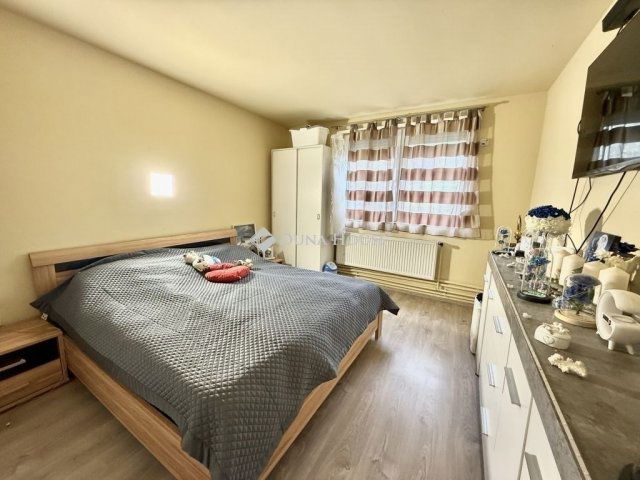 Eladó családi ház, Pécsett 84.9 M Ft, 3 szobás