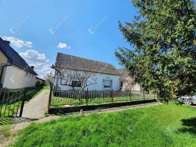 Eladó családi ház, Hobolon 12.2 M Ft, 2 szobás