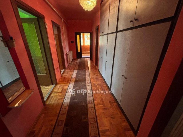 Eladó családi ház, Balsán 41.5 M Ft, 6+1 szobás