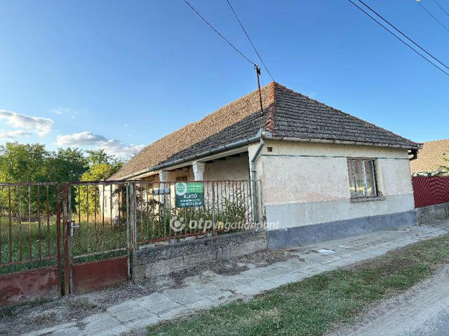 Eladó családi ház, Homokmégyen 5.8 M Ft, 2 szobás