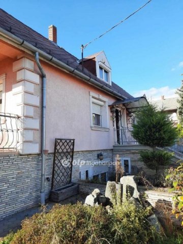 Eladó családi ház, Vonyarcvashegyen 145 M Ft, 7+1 szobás