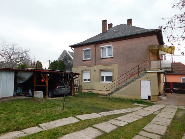 Eladó téglalakás, Keszthelyen 45 M Ft, 3 szobás