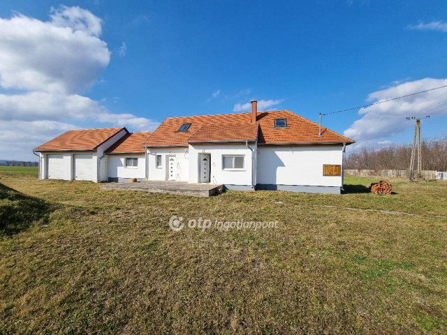 Eladó családi ház, Mesterin 48.527 M Ft, 3 szobás