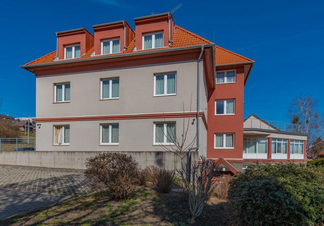 Eladó családi ház, Hévízen 746.25 M Ft, 16+16 szobás