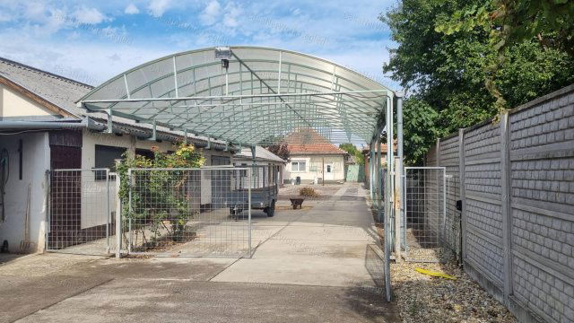 Eladó családi ház, Cegléden 75 M Ft, 2 szobás