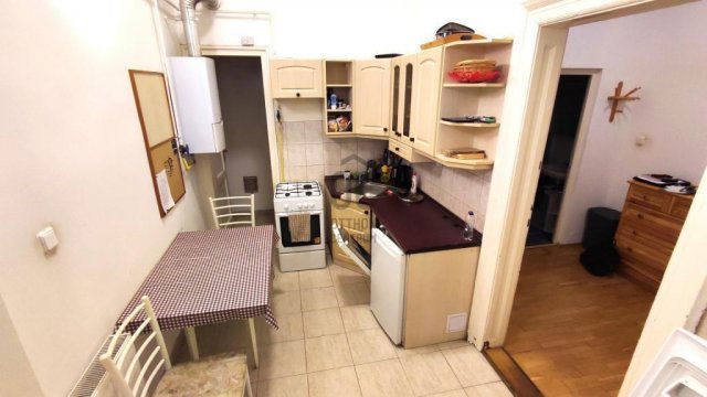 Eladó téglalakás, Budapesten, VI. kerületben 74.5 M Ft, 1 szobás