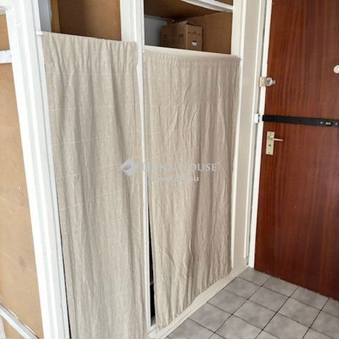 Eladó panellakás, Pécsett 41.99 M Ft, 3 szobás