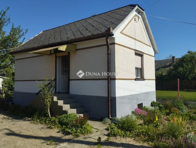 Eladó családi ház, Jenőn 39.9 M Ft, 2 szobás