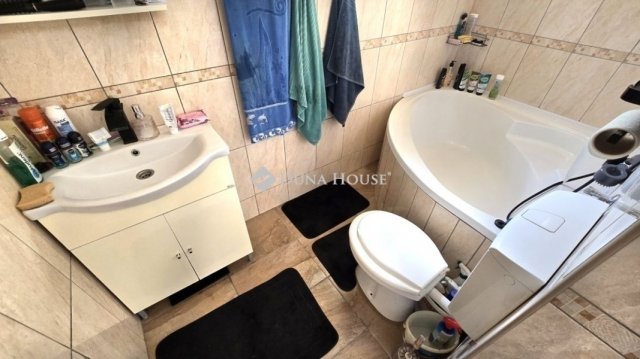 Eladó családi ház, Budapesten, XV. kerületben 114.9 M Ft