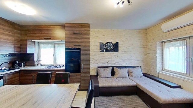 Eladó ikerház, Pétfürdőn, Újmandulás utcában 68 M Ft