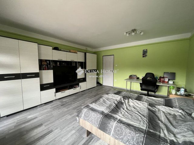 Eladó családi ház, Bonyhádon 252.934 M Ft, 9 szobás