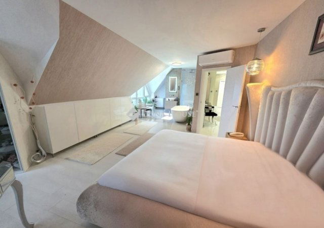 Eladó családi ház, Biatorbágyon 349.9 M Ft, 7 szobás