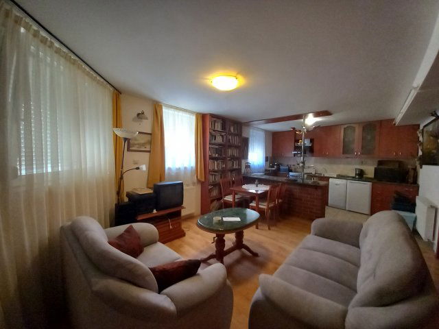 Kiadó téglalakás, albérlet, Pécsett, Könyök utcában