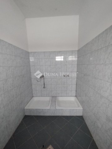 Eladó ipari ingatlan, Újszentivánon 53.5 M Ft