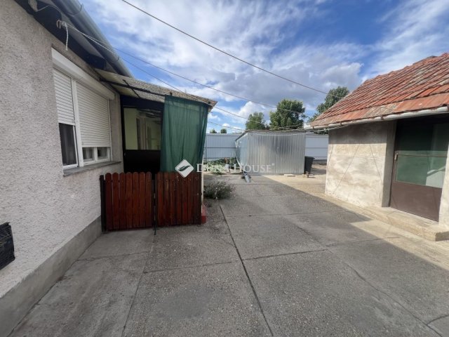 Eladó családi ház, Szegeden 73.5 M Ft, 4 szobás