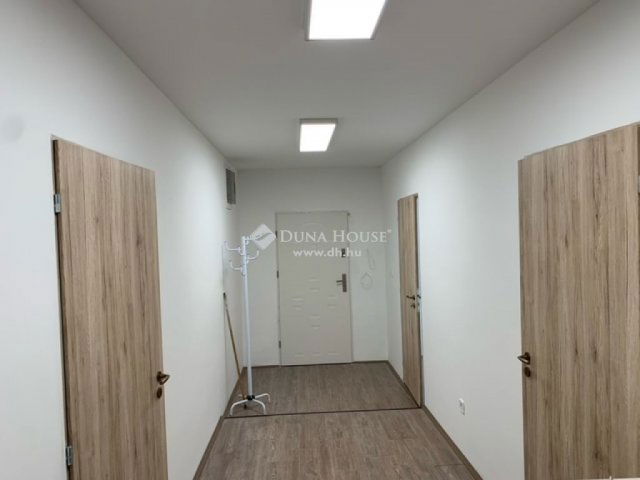 Kiadó iroda, Komlón 275 E Ft / hó / költözzbe.hu