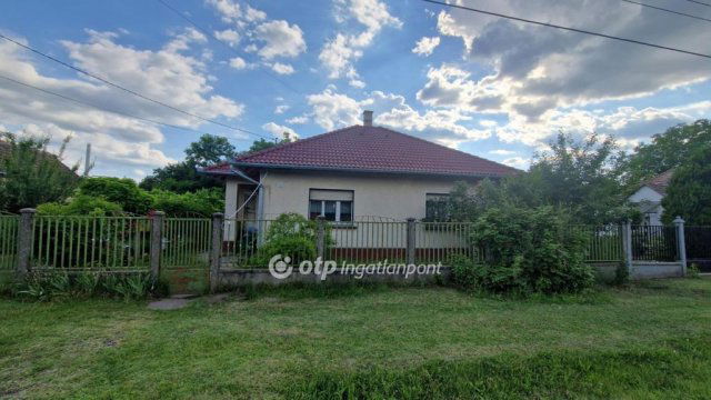 Eladó családi ház, Újszilváson 25.9 M Ft, 3 szobás