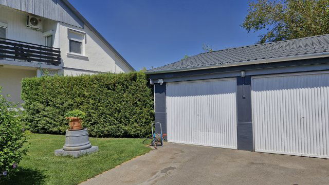 Eladó családi ház, Vecsésen 175 M Ft, 5 szobás