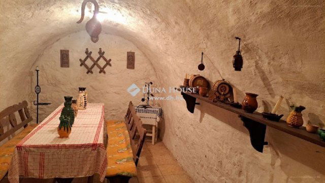 Eladó nyaraló, Lábatlanon 18.9 M Ft, 2 szobás