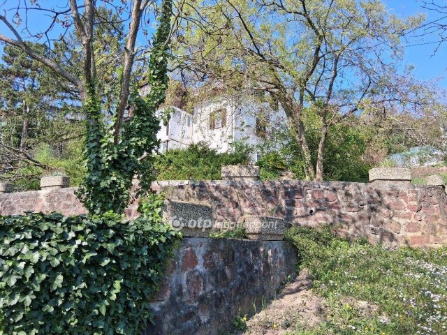 Eladó családi ház, Balatonalmádiban 220 M Ft, 10 szobás