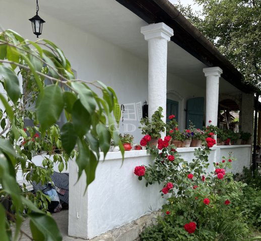 Eladó családi ház, Gyúrón 127.9 M Ft, 5 szobás