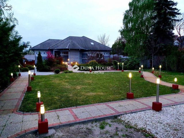 Eladó családi ház, Tiszakécskén 72 M Ft, 6 szobás