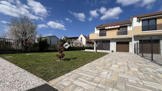 Eladó ikerház, Balatonfüreden 220 M Ft, 4 szobás