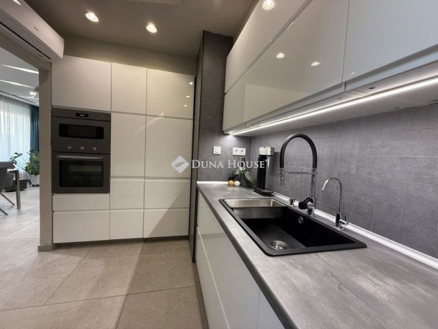 Eladó téglalakás, Érden 136.9 M Ft, 4 szobás